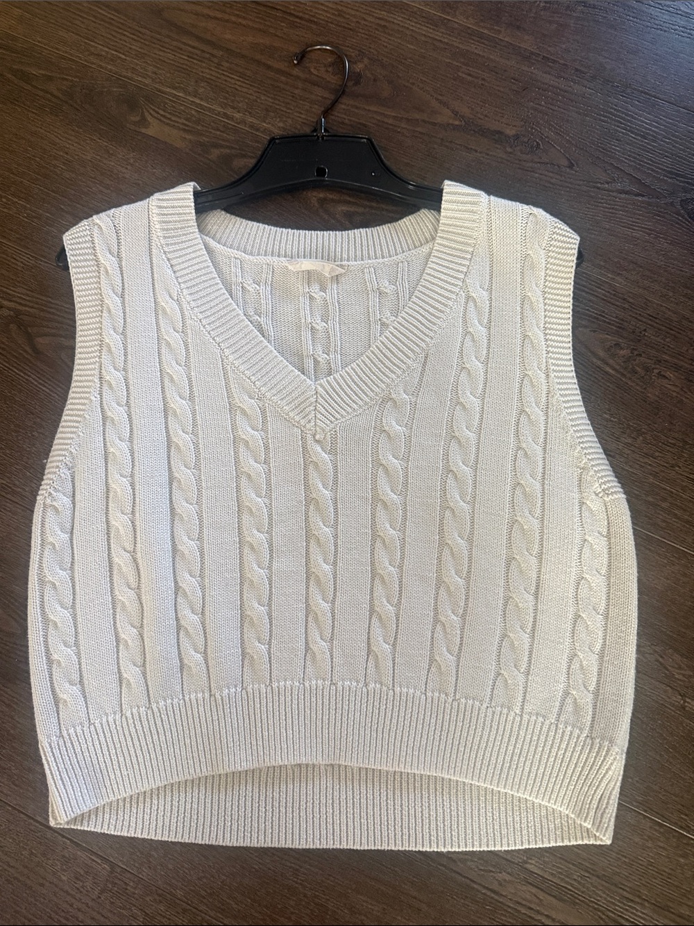Altar'd State Cable Knit V-Neck Cropped Sweater Vest - Cream M